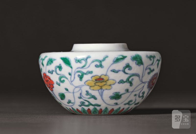 清康熙 斗彩缠枝花卉纹水盂（带木座) - 图2